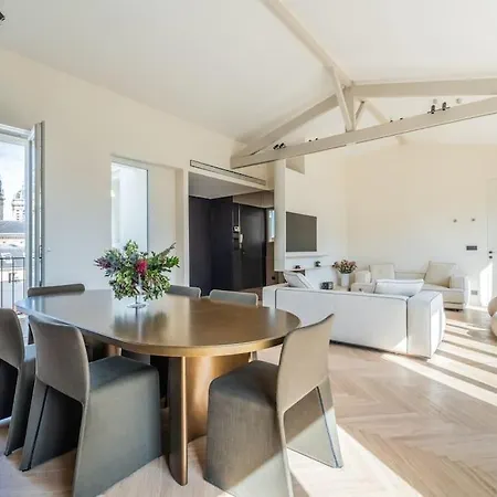Luxueux Haussmannien Avec Vue Sur Lägenhet