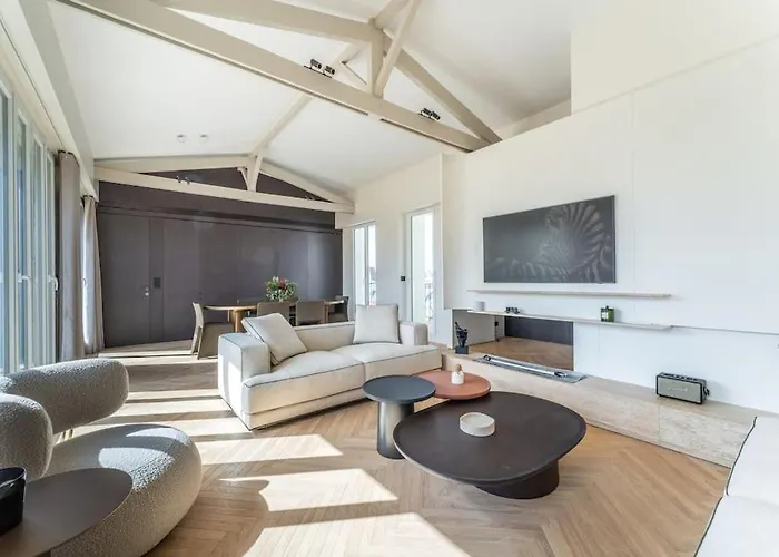 Luxueux Haussmannien Avec Vue Sur דירה
